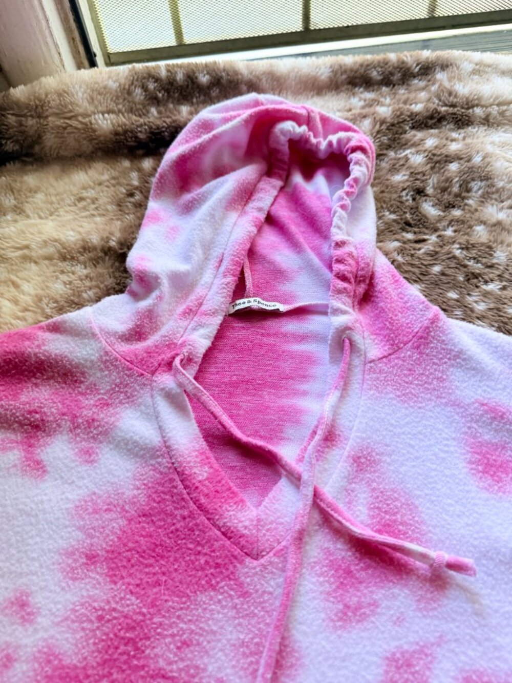 Size M Theo & Spence Pink Tie Dye Soft Fleece Hoodie - Picture 4 of 8